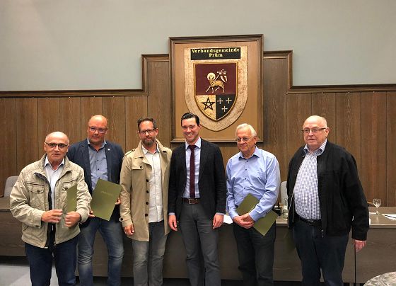 Foto (Stadt Prüm): v.l.n.r.: Horst Follmann, Dirk Kleis, Richard Kläsges, Stadtbürgermeister Johannes Reuschen, Erich Reichertz, Bernd Weinbrenner